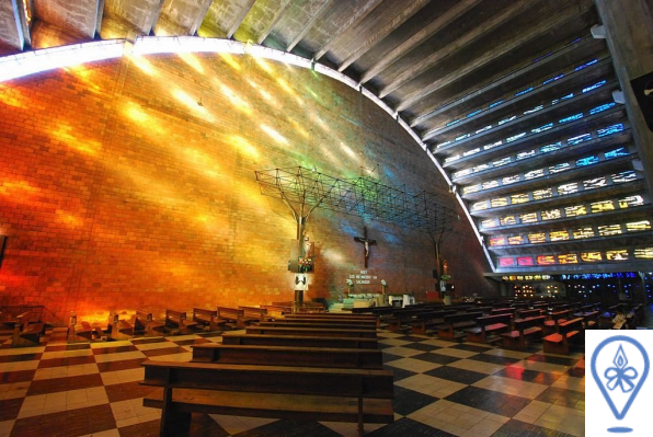 La Iglesia El Rosario: Arquitectura y Espiritualidad Moderna